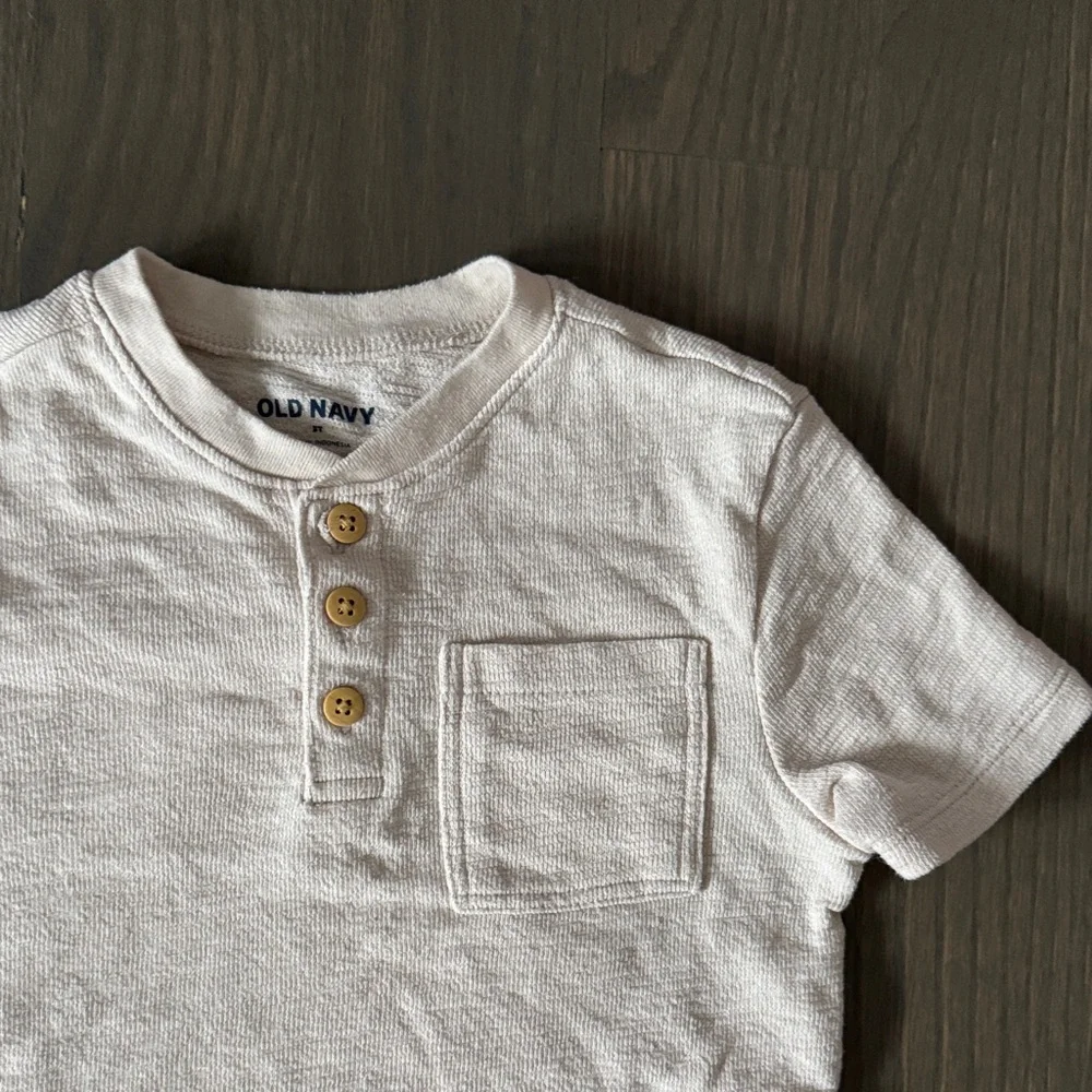 Old Navy Beige Short-Sleeve Pocket T-Shirt | 3T